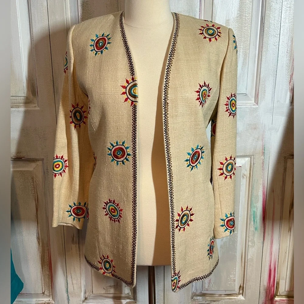 Stunning 100% silk Vintage Unique  Embroidered Cream blazer - Picture 4 of 15